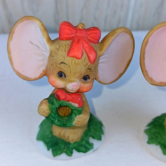 Vintage 80s Lefton 02477 Christmas Mouse mice Wreath tiny figure bow big ear - Picture 2 of 9